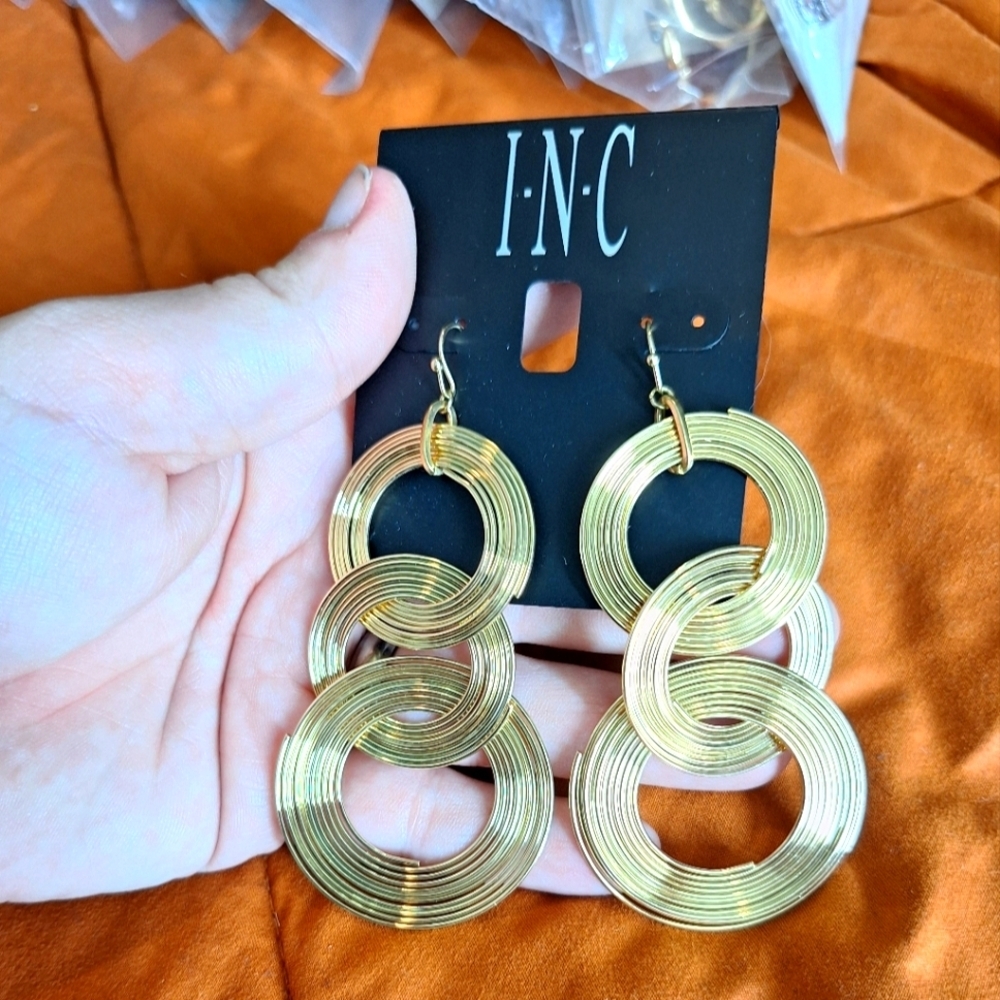 INC ROUND DANGLING EARRINGS
